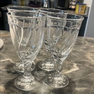 Elegant Clear Glass Goblet Set